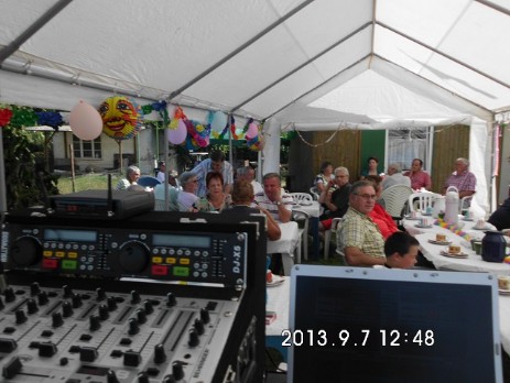 Eine fröhliche Runde traf sich am Samstag, den 07.09.2013 in der Kleingarten-Anlage „Frohsina"  in Frohse.  Das Wetter war prima und alle Eingeladenen hatten eine super Laune. Dafür gab es auch einen Grund, die Anlage wurde 1923 gegründet und ist somit 90 Jahre. Ein Grund zum Feiern.